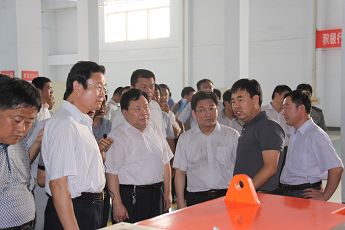 岱岳區(qū)黨政考察團(tuán)到我公司參觀指導(dǎo) 岱岳區(qū)黨政考察團(tuán)到我公司參觀指導(dǎo)