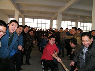 公司舉辦2014迎新春拔河比賽 公司舉辦2014迎新春拔河比賽
