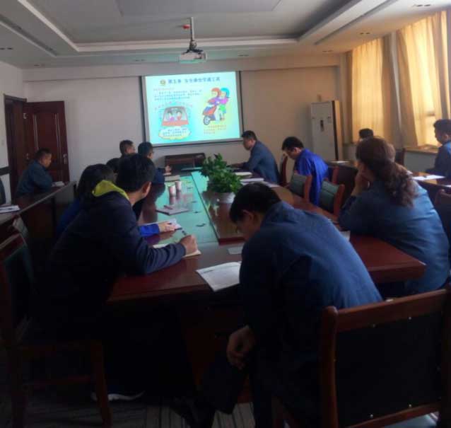 公司進(jìn)行安全知識培訓(xùn) 公司進(jìn)行安全知識培訓(xùn)